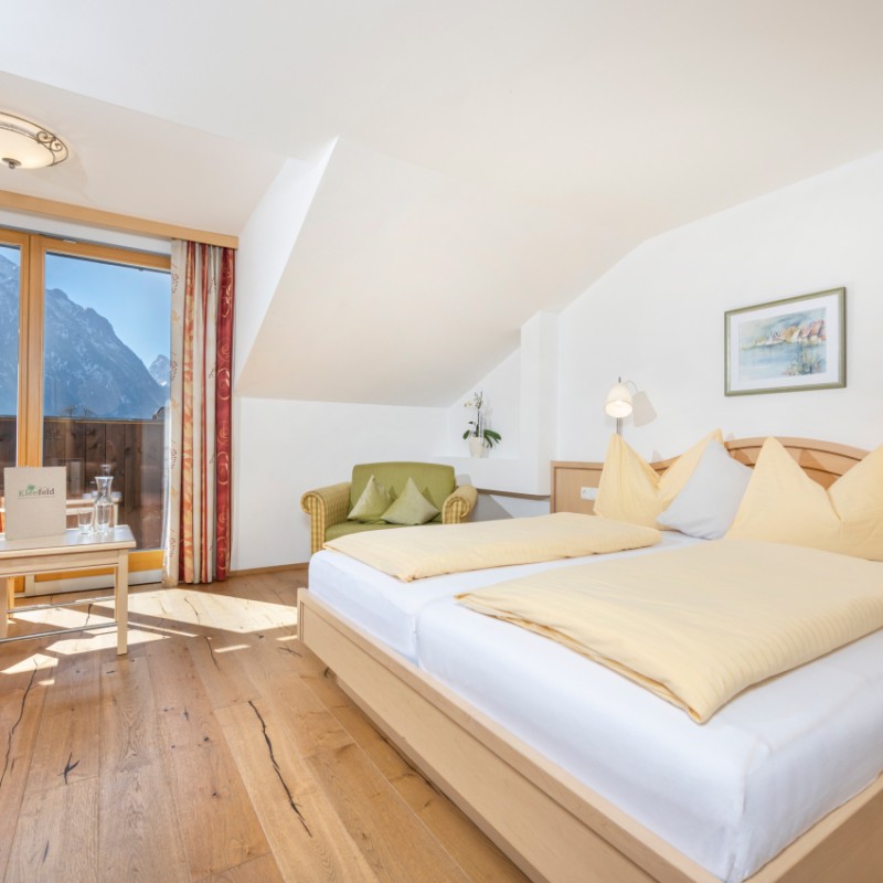 Helle und moderne Hotelzimmer