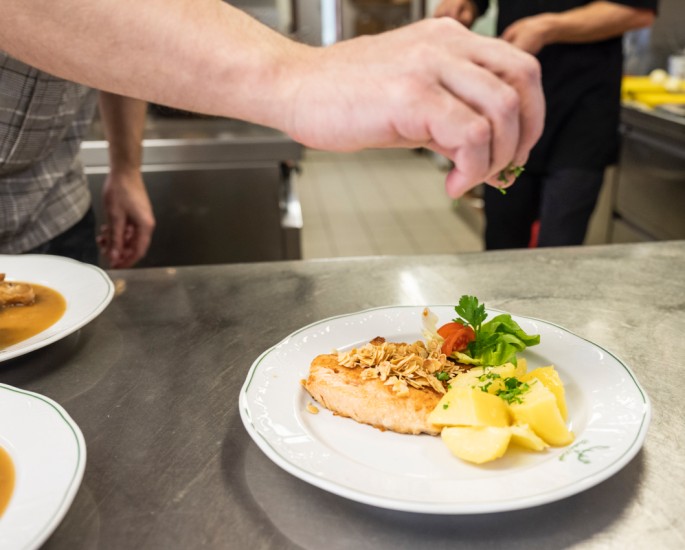 Fischgericht zubereitet von Wolfgang Fürst, dem Gastgeber am Kleefeld