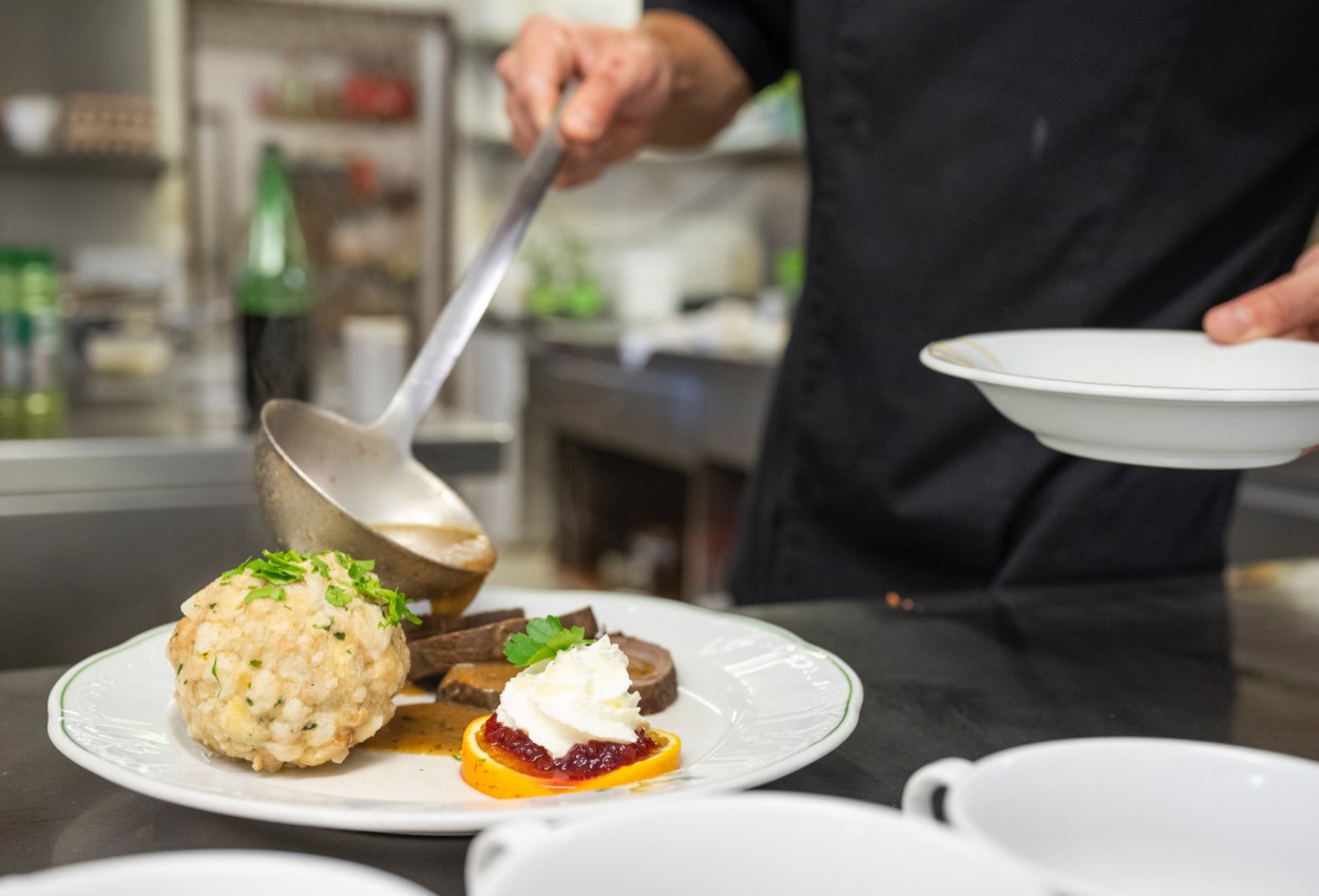 Frische Zubereitung regionaler Speisen