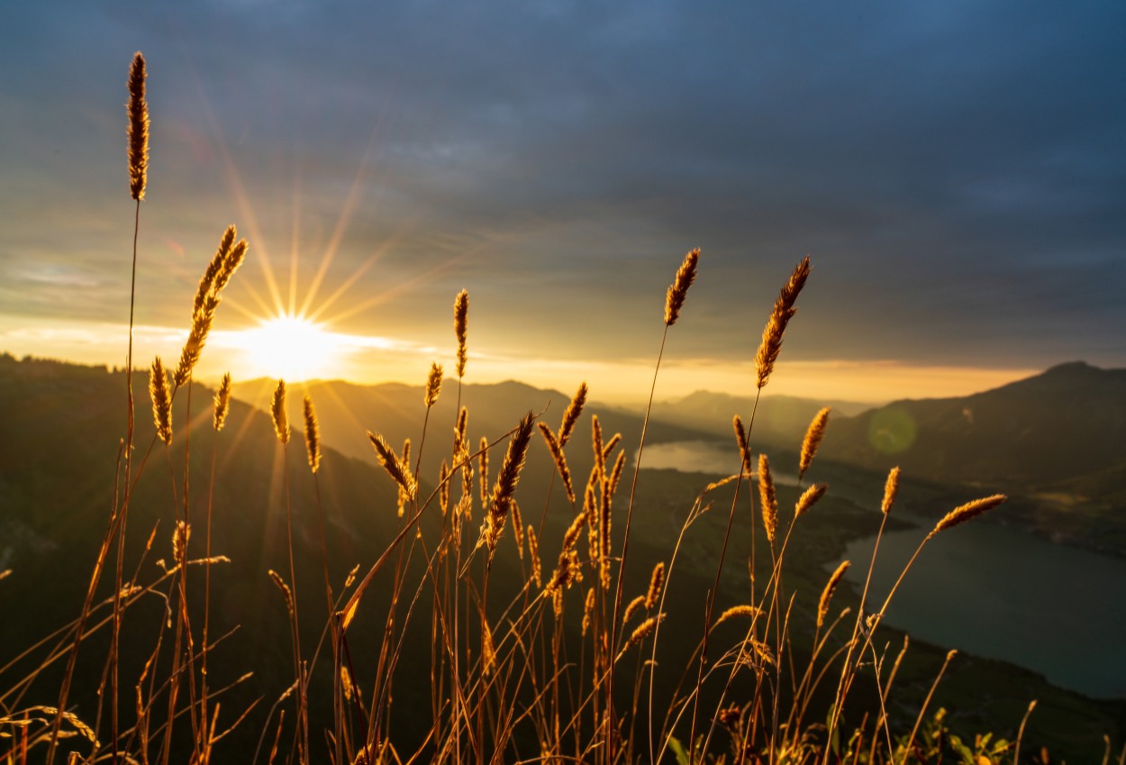 Sonnenuntergang am Berg © Shutterstock.com