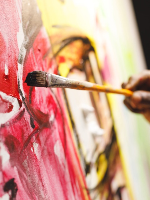 Pinsel auf Leinwand © shutterstock.com