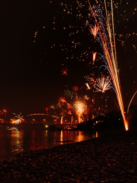 Feuerwerk zu Silvester © Mika Baumeister on Unsplash
