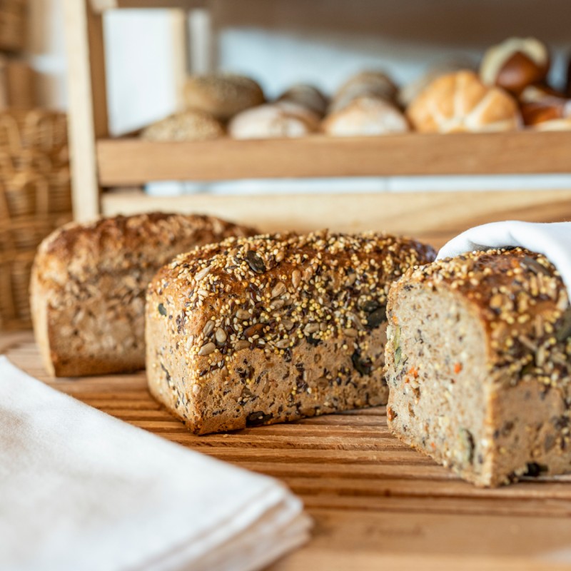 Frische Brötchen vom Buffet